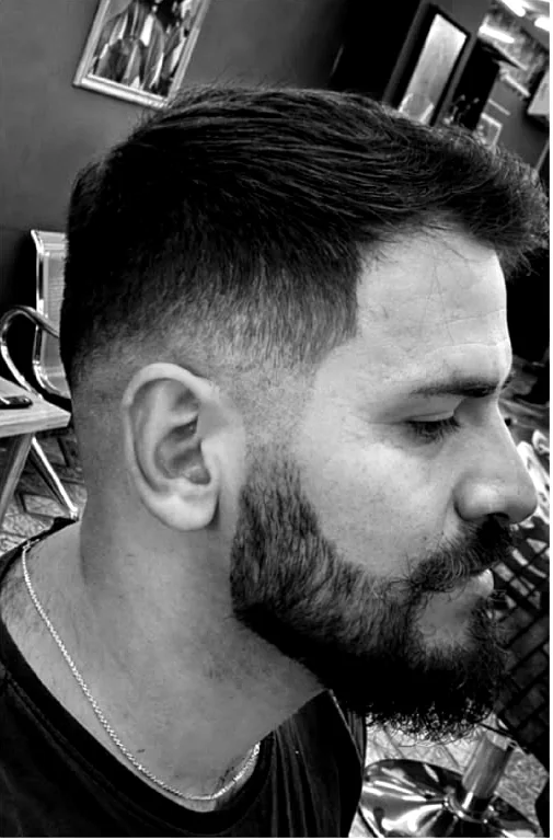 Mid Skin Fade con barba perfilada